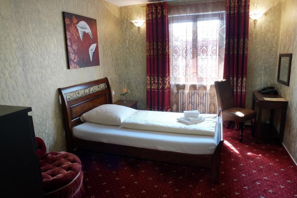 Hotel Krone Friesenheim  Phòng bức ảnh